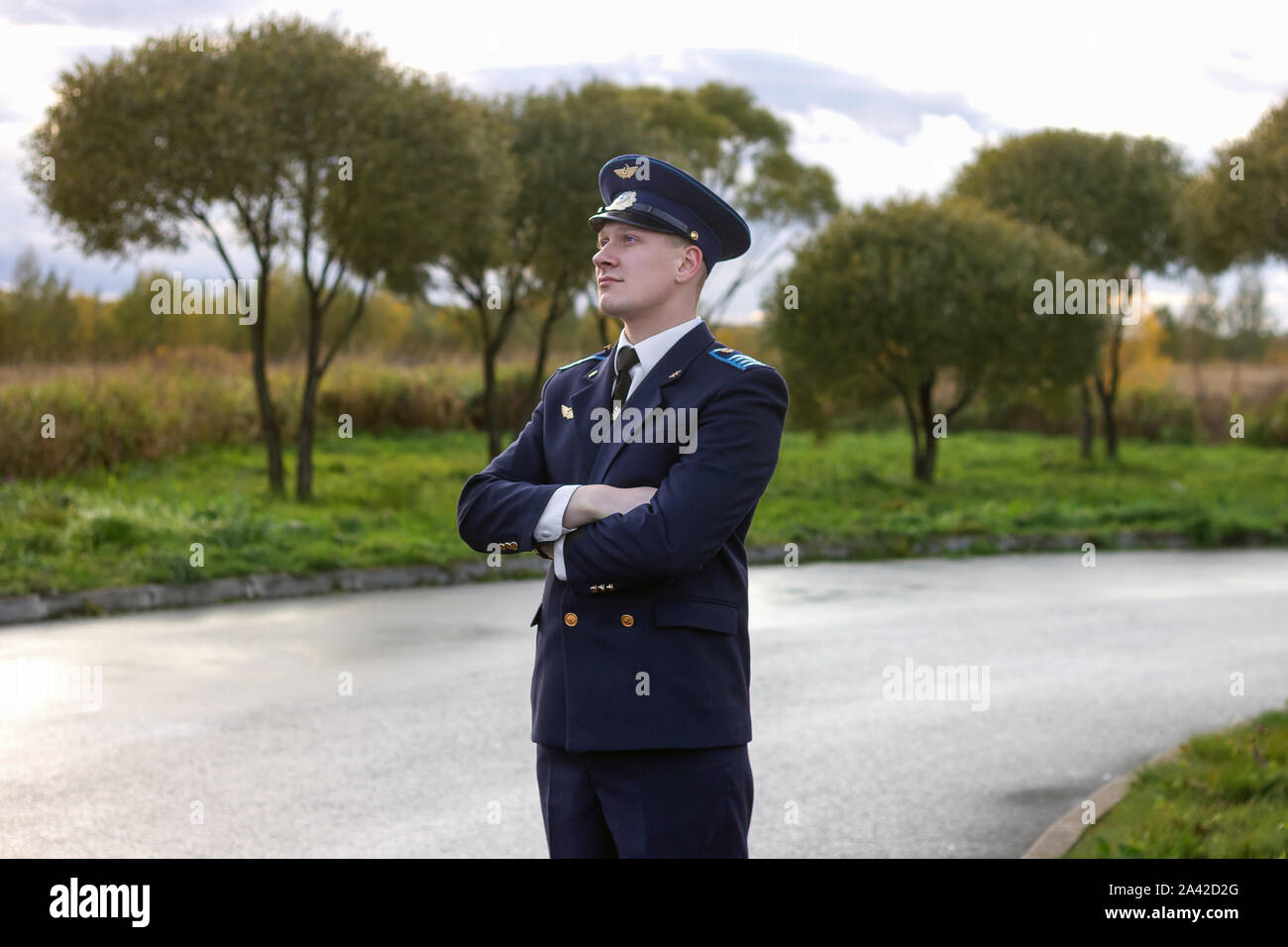 Man pilot uniform hi-res stock photography and images - Alamy