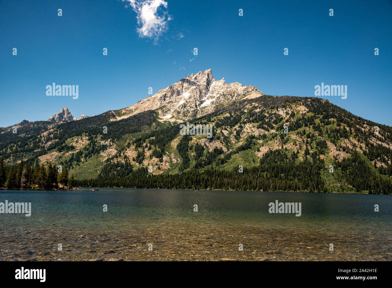 Hiking trail around Jenny Lake at the Grand Teton National Park Stock ...
