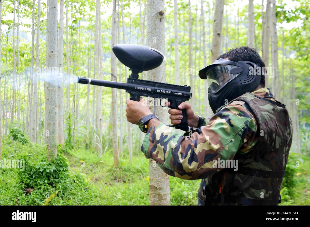 a man playing paint ball, air soft gun Stock Photo Alamy