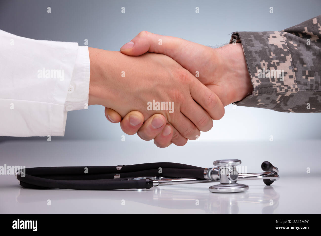Military doctor stethoscope hi-res stock photography and images - Alamy