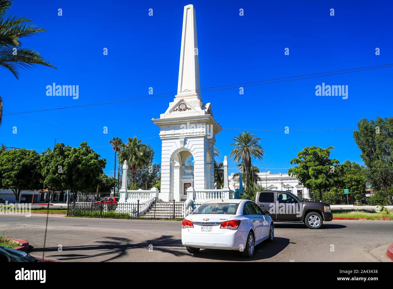 facade of Colegio Alvaro Obregon and Monument in Navojoa, Sonora. Álvaro Obregón Salido was a Mexican military and politician who participated in the Mexican Revolution and was president of Mexico between December 1, 1920 and November 30, 1924. Elementary school, white building, white house. © (© Photo: LuisGutierrez / NortePhoto.com)  fachada de Colegio Alvaro Obregon y Monumento en Navojoa, Sonora.  Álvaro Obregón Salido fue un militar y político mexicano que participó en la Revolución Mexicana y fue presidente de México entre el 1 de diciembre de 1920 y el 30 de noviembre de 1924. escuela p Stock Photo