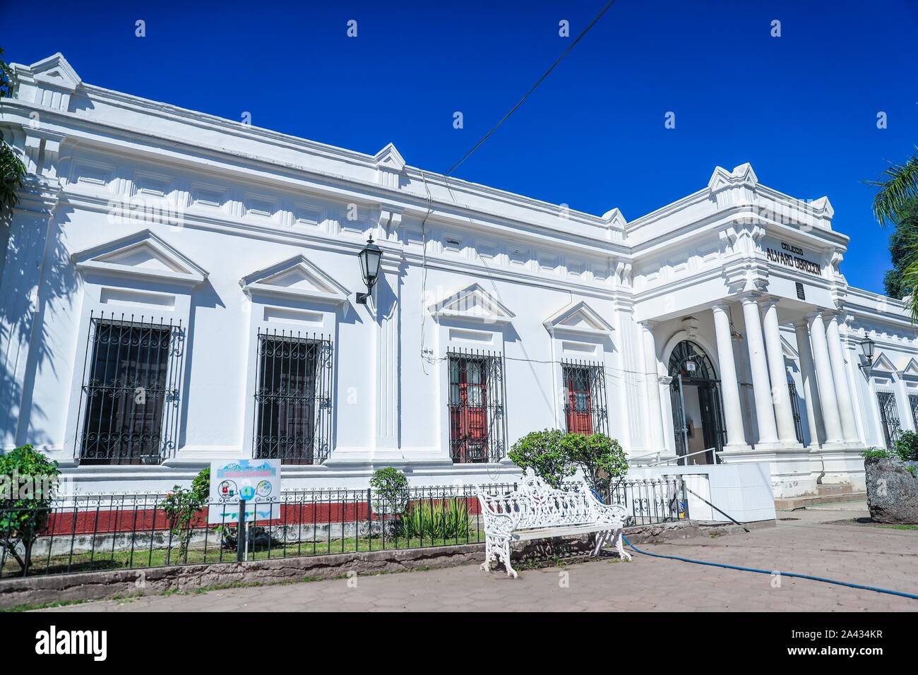 facade of Colegio Alvaro Obregon and Monument in Navojoa, Sonora. Álvaro Obregón Salido was a Mexican military and politician who participated in the Mexican Revolution and was president of Mexico between December 1, 1920 and November 30, 1924. Elementary school, white building, white house. © (© Photo: LuisGutierrez / NortePhoto.com)  fachada de Colegio Alvaro Obregon y Monumento en Navojoa, Sonora.  Álvaro Obregón Salido fue un militar y político mexicano que participó en la Revolución Mexicana y fue presidente de México entre el 1 de diciembre de 1920 y el 30 de noviembre de 1924. escuela p Stock Photo