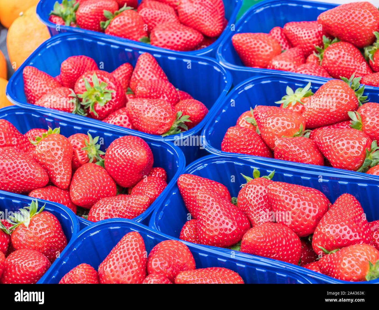 Erdbeer box hires stock photography and images Alamy