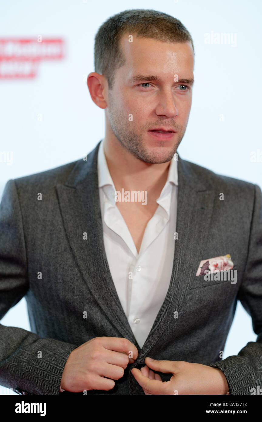 Cologne, Germany. 11th Oct, 2019. The actor Nick Hendrix comes to a screening of the first episode of the 21st season of the crime series 'Inspector Barneby' as part of the Film Festival Cologne 2019. Credit: Henning Kaiser/dpa/Alamy Live News Stock Photo