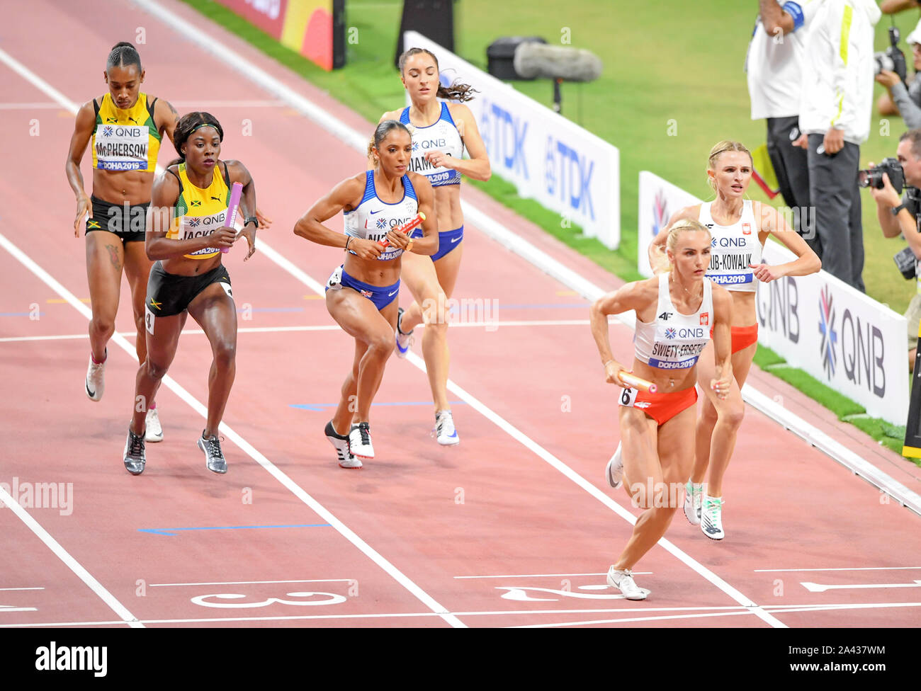 4x400 relays women hires stock photography and images Alamy