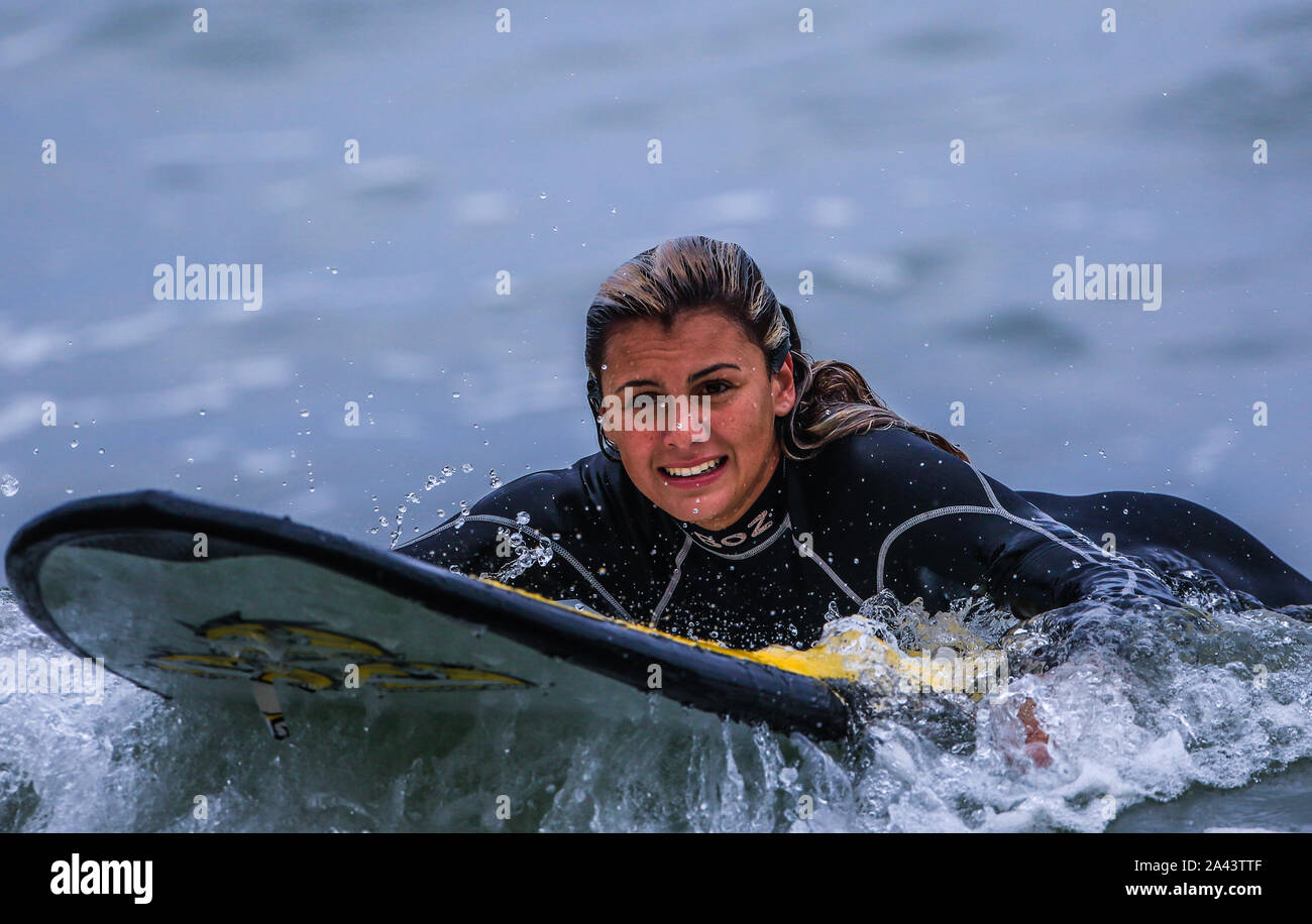 SURF en la Playa turistica Waikiki en Miraflores y Lima Peru ( Photo