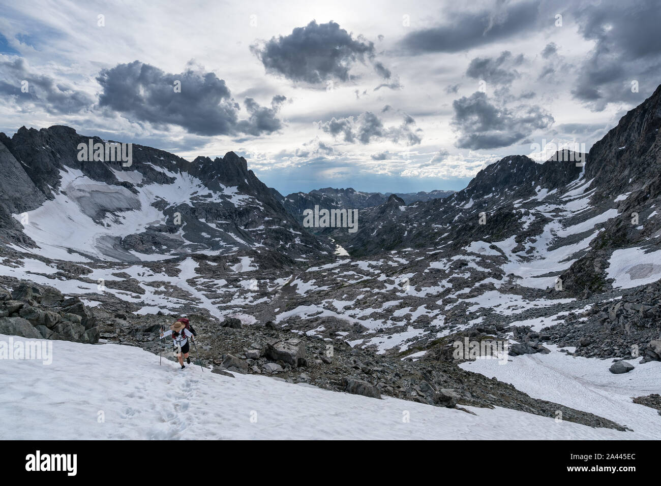 Hiking towards Knapsack Col Pass in Wind River mountain range, Wyoming ...