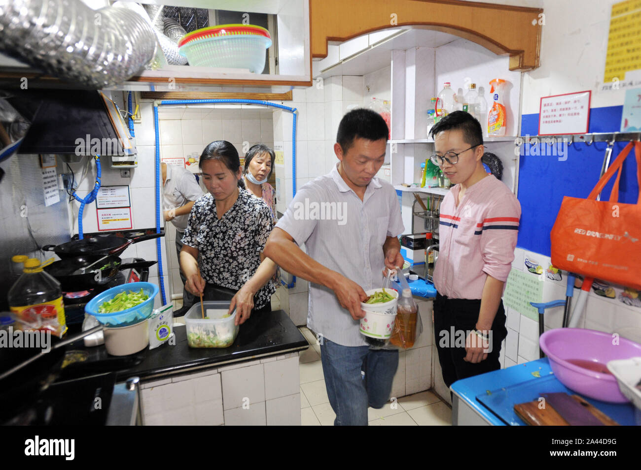 University Student Cooking High Resolution Stock Photography And Images Alamy