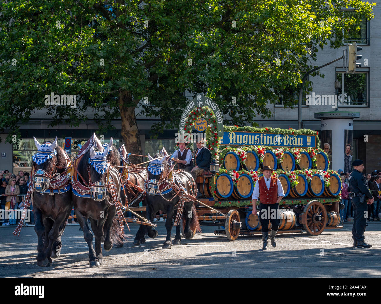 Oktoberfest Parade Horse High Resolution Stock Photography And Images Alamy