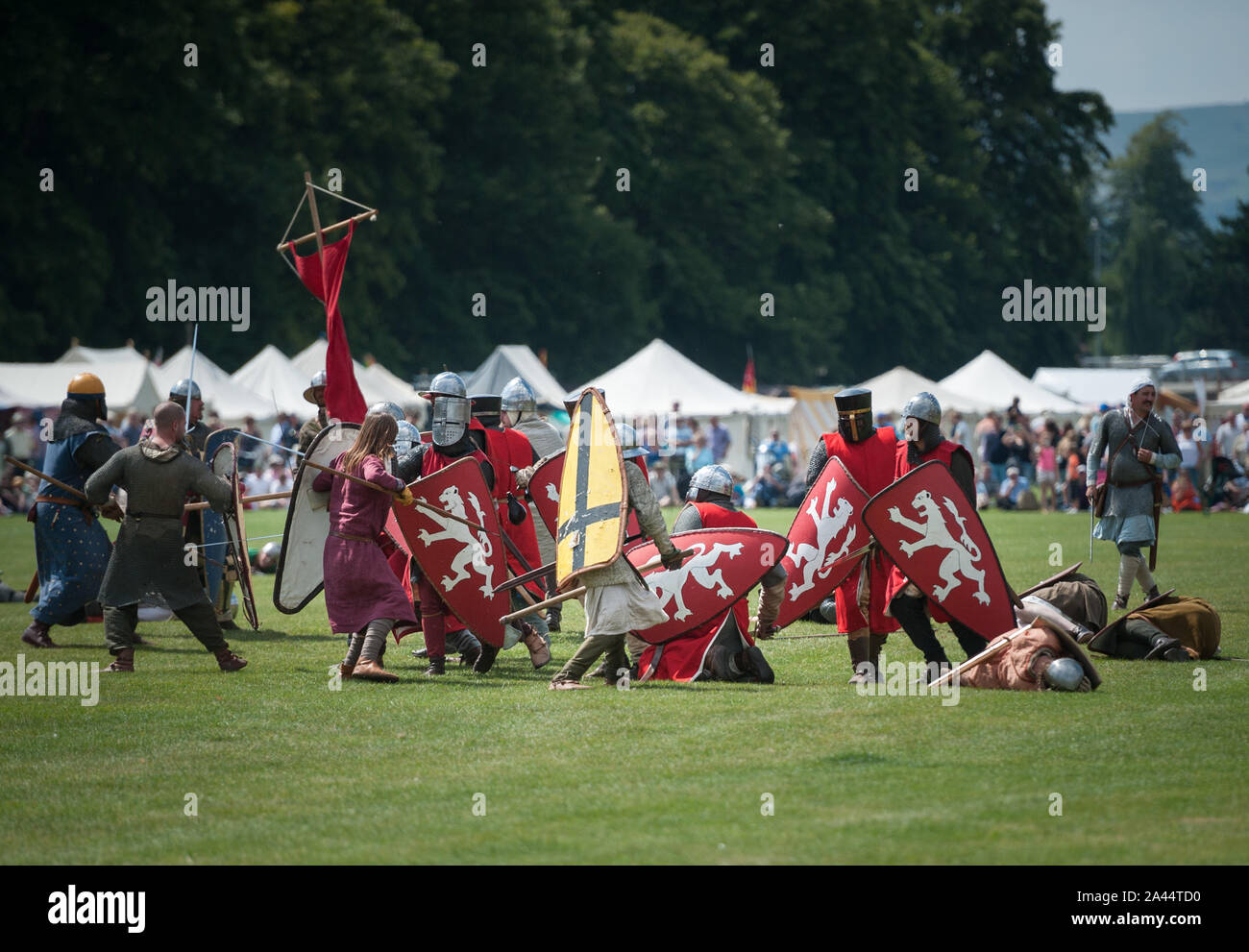 Crown Meadow, Evesham, Worcestershire, UK. 8th August, 2015. Pictured: Reenactors give the crowd a show of 13th Century battle techniques at the 750th Stock Photo