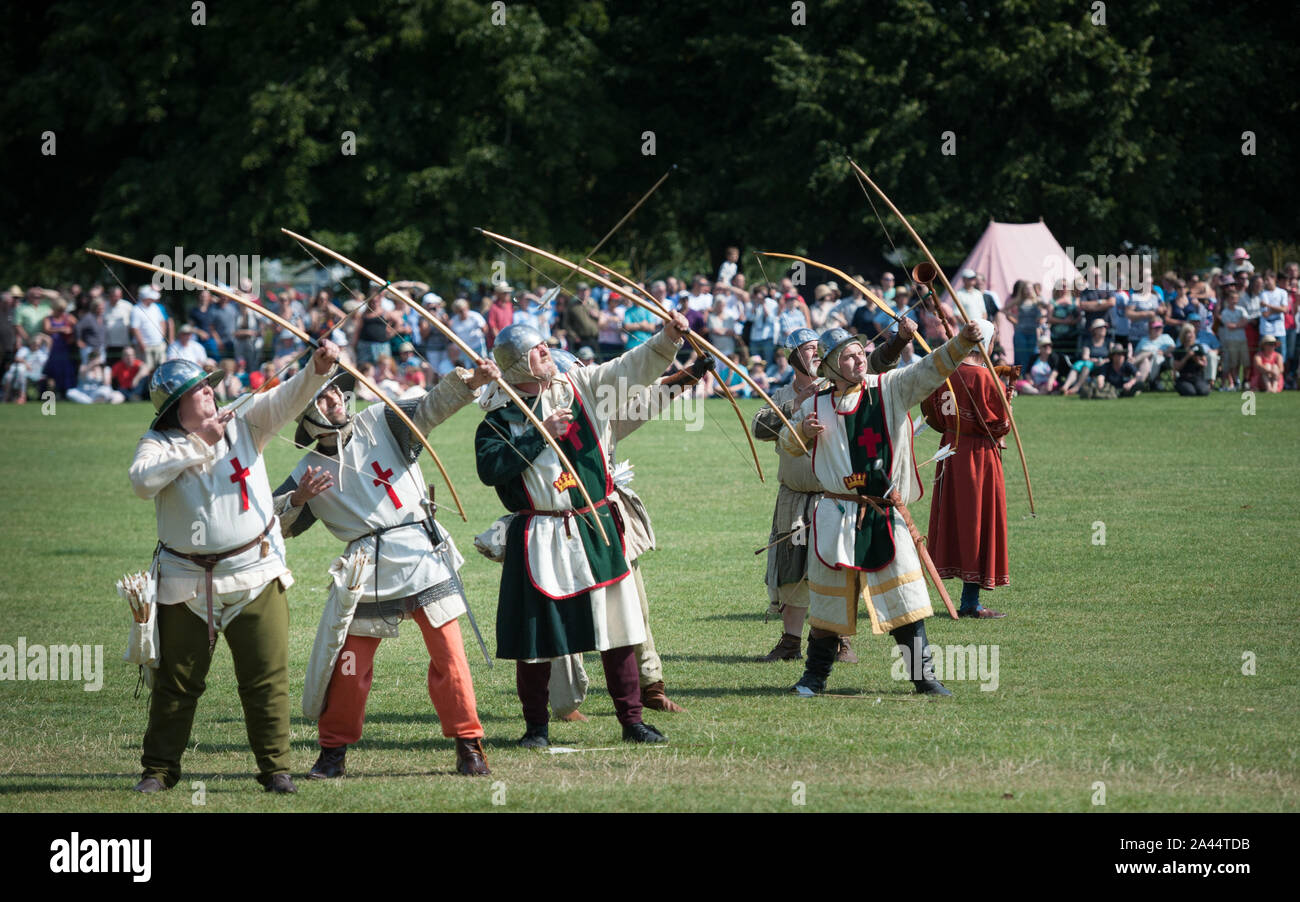 Crown Meadow, Evesham, Worcestershire, UK. 8th August, 2015. Pictured:  Reenactors take part in the main battle of the day at the 750th anniversary of Stock Photo
