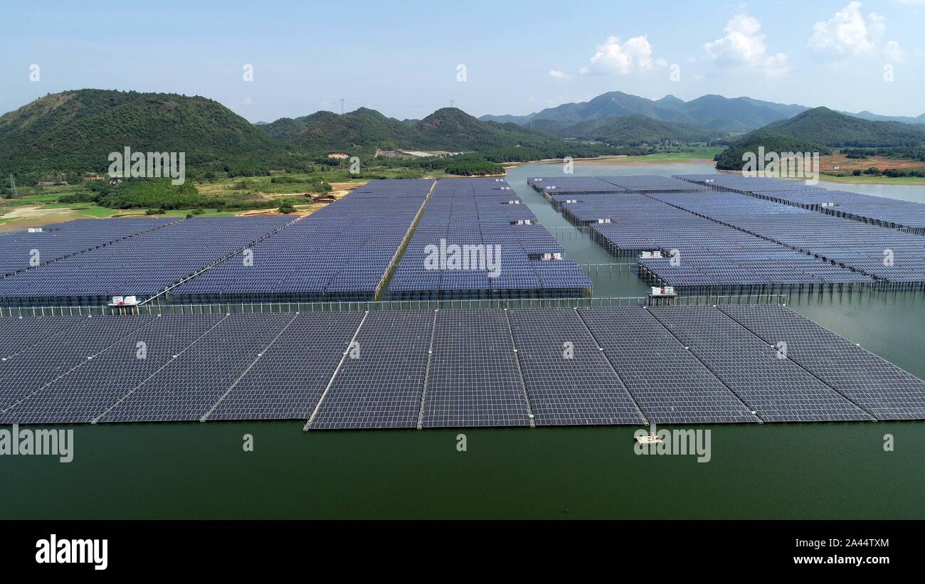 Solar panels set in nature hi-res stock photography and images - Alamy