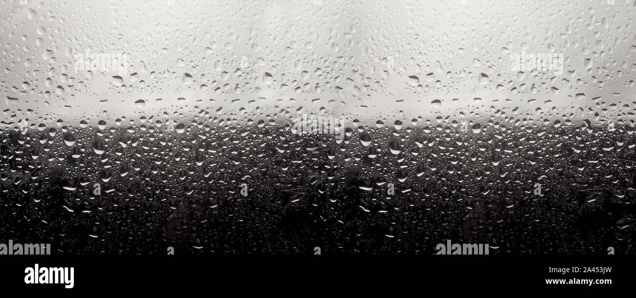 Nước rơi trên kính cửa sổ (Water drops on glass window): Những giọt nước trên kính cửa sổ tạo ra một bức tranh tuyệt đẹp của mùa mưa. Hãy chiêm ngưỡng những hình ảnh này để thấy rõ được vẻ đẹp của nước thấm cửa sổ và thảnh thơi trong tiếng mưa rì rào. 