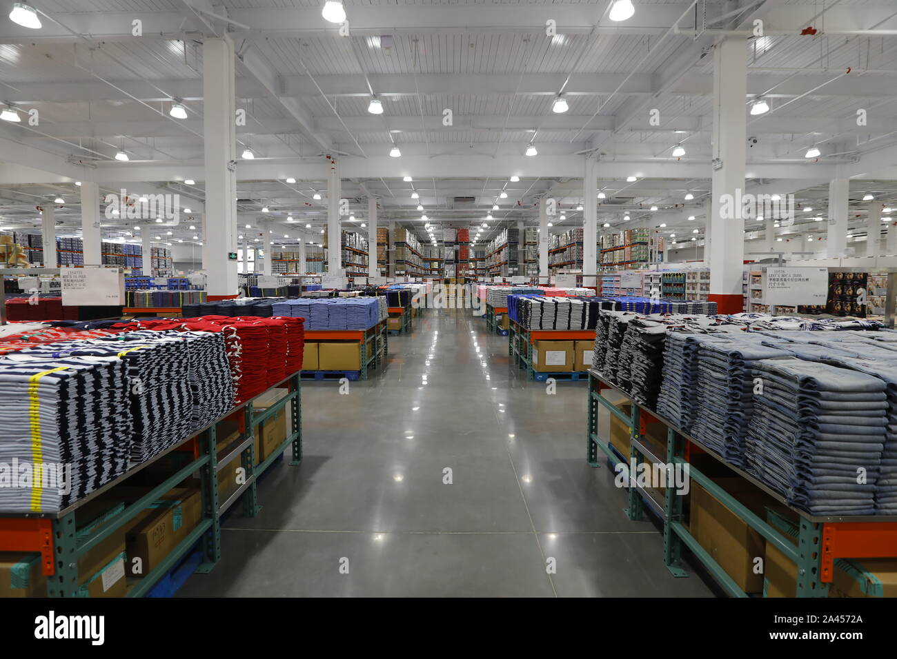 Interior view of the first brick-and-mortar store of Costco in the Chinese mainland in Minhang district, Shanghai, China, 20 August 2019.   Global mem Stock Photo