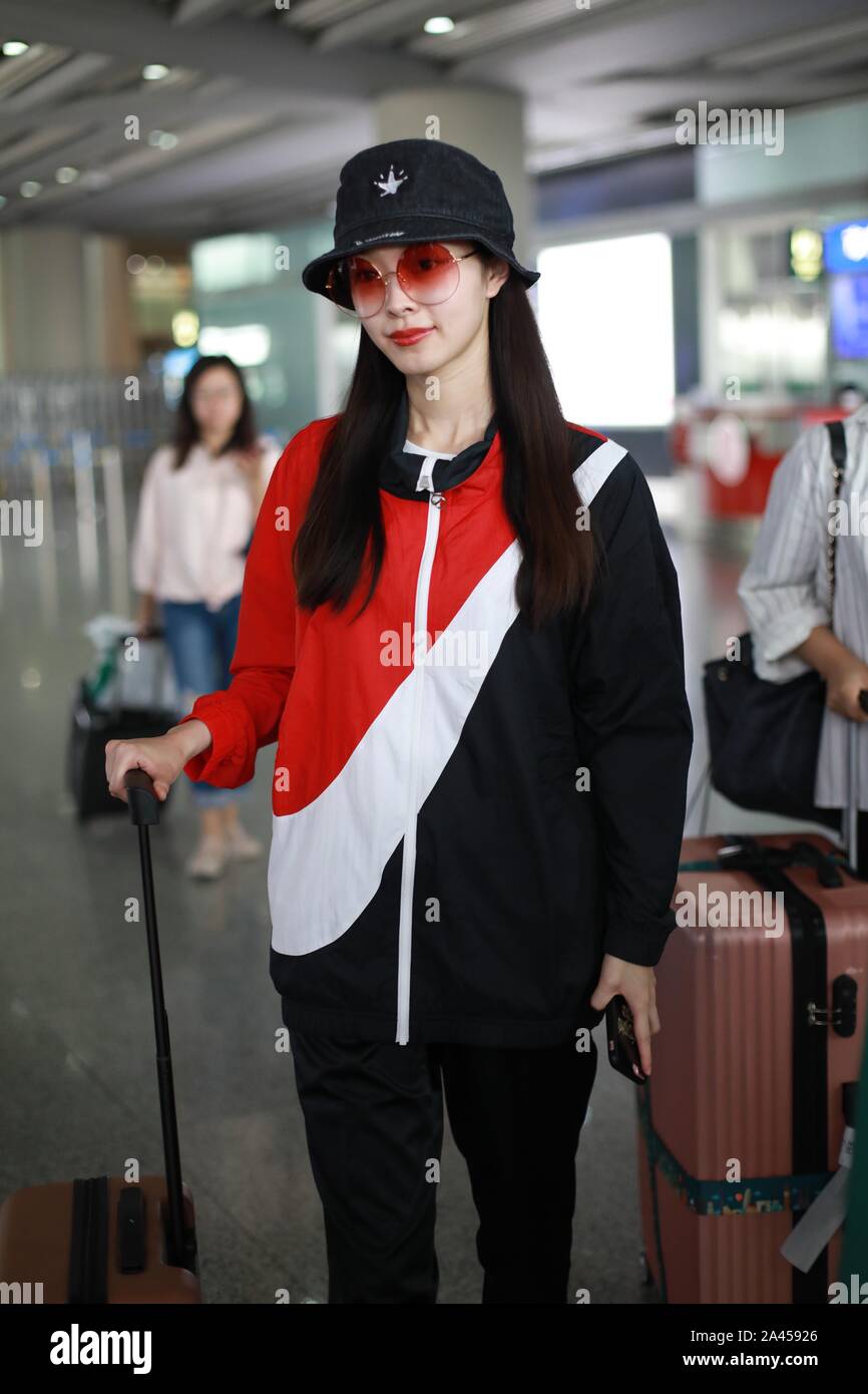 Chinese actress Song Yi arrives at the Beijing Capital International  Airport after landing in Beijing, China, 23 August 2019. Windbreaker: Nike  Sho Stock Photo - Alamy