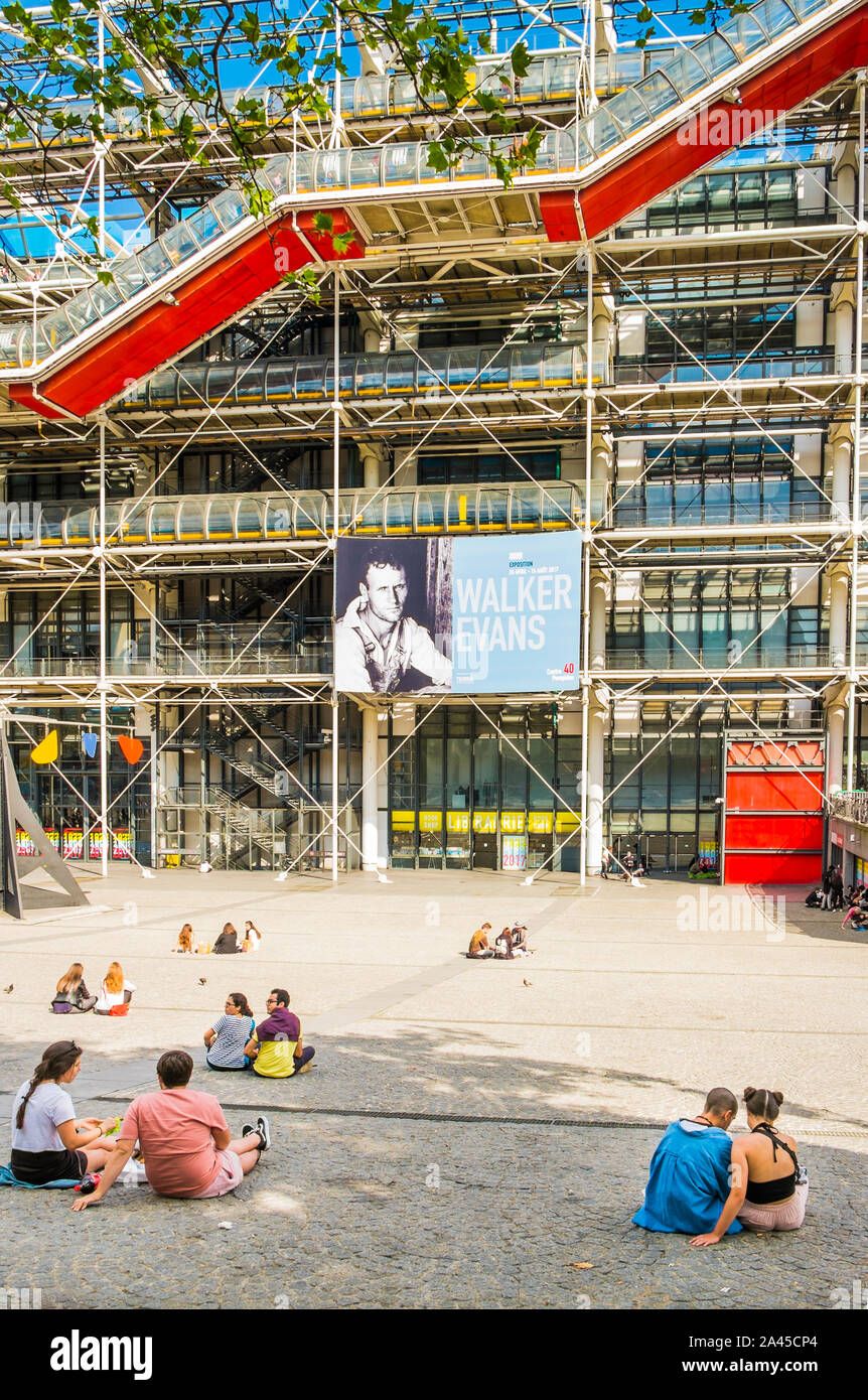 couples in font of centre georges pompidou Stock Photo