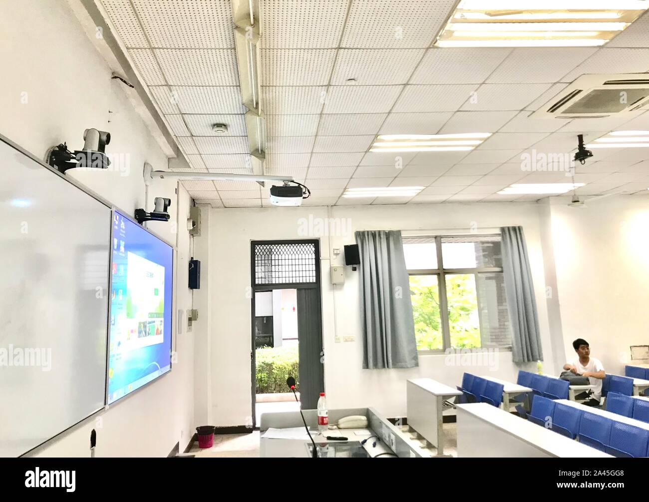 Picture cameras in classroom hi-res stock photography and images - Alamy