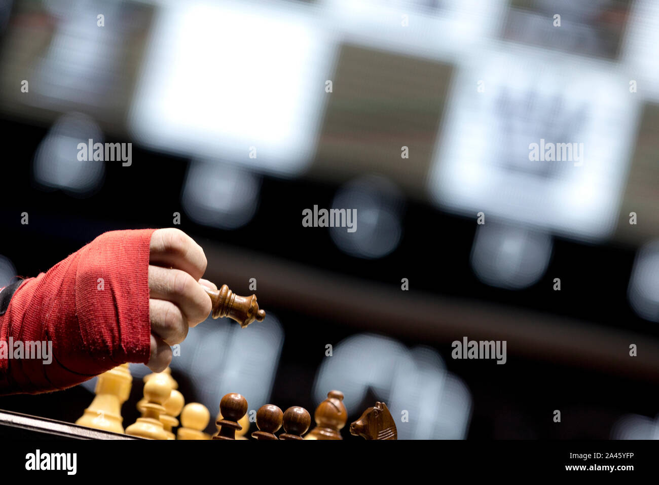 Chess boxing hi-res stock photography and images - Alamy