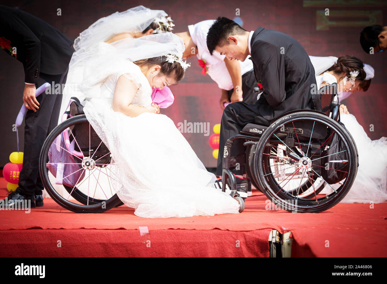 Couples holding each other hi-res stock photography and images - Alamy