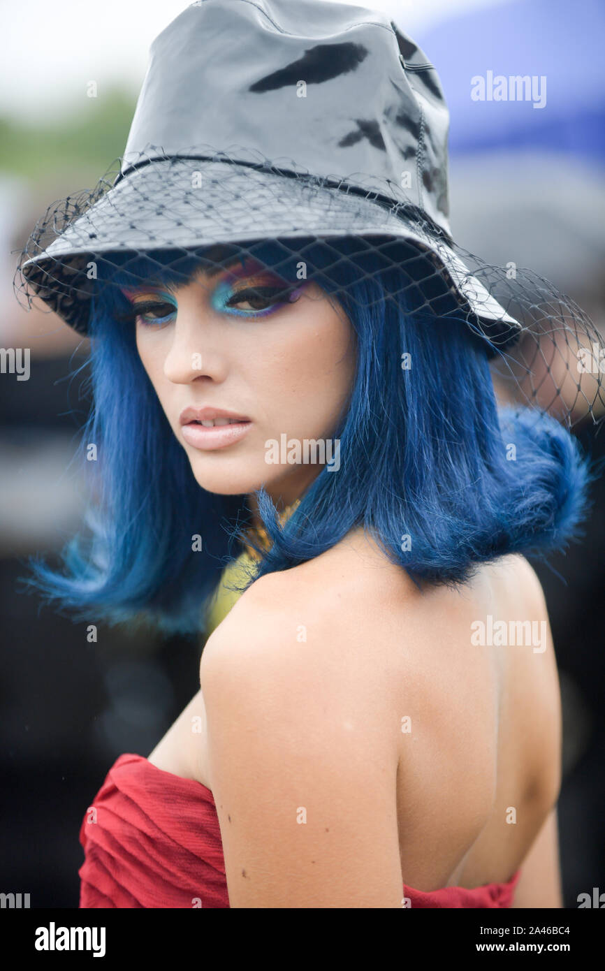 Bucket hat dior hi-res stock photography and images - Alamy