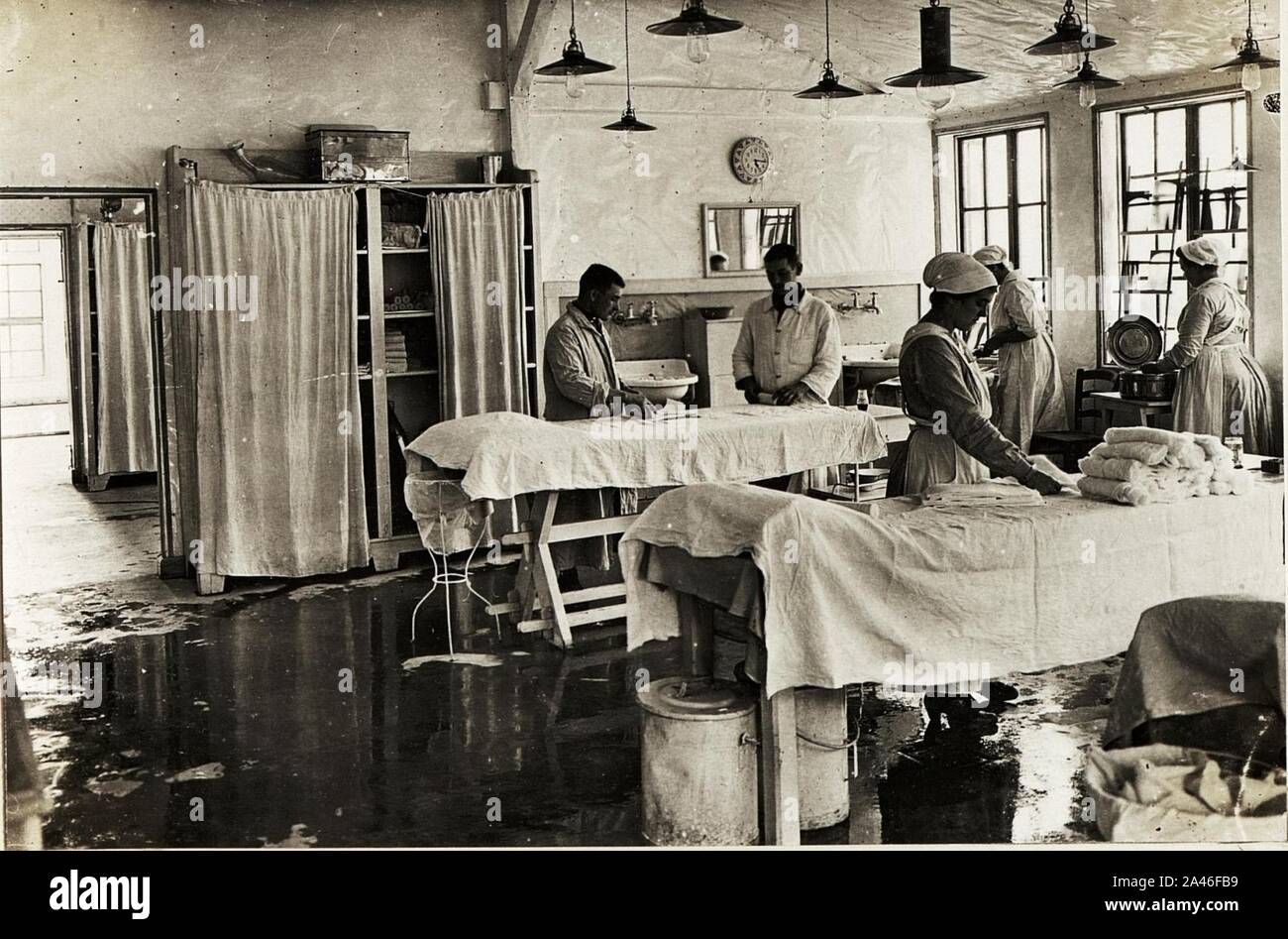 Feldspital in Osek, Operationssaal, 10.5.1916 Stock Photo - Alamy