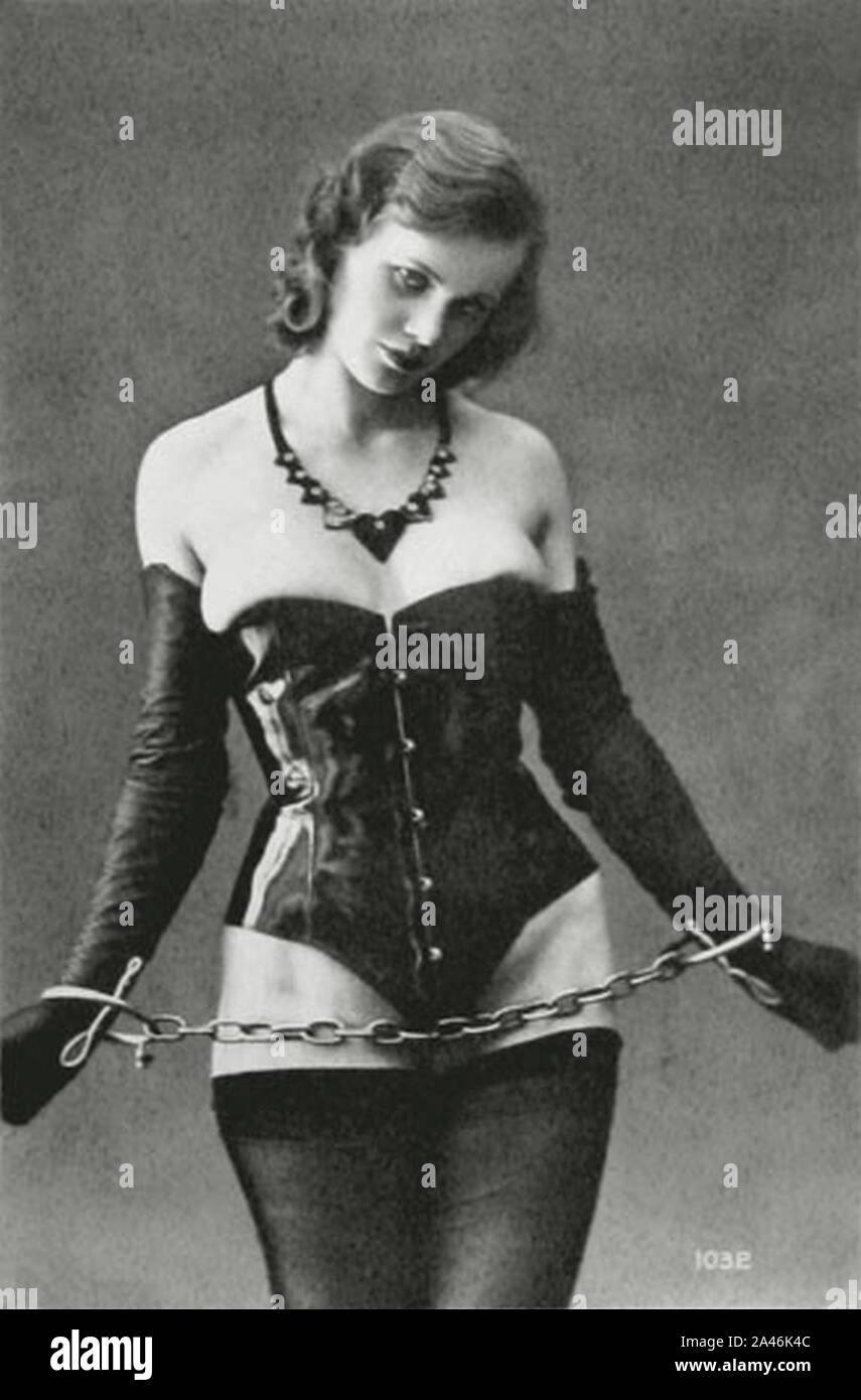 Corset historical hi-res stock photography and images - Page 3 - Alamy