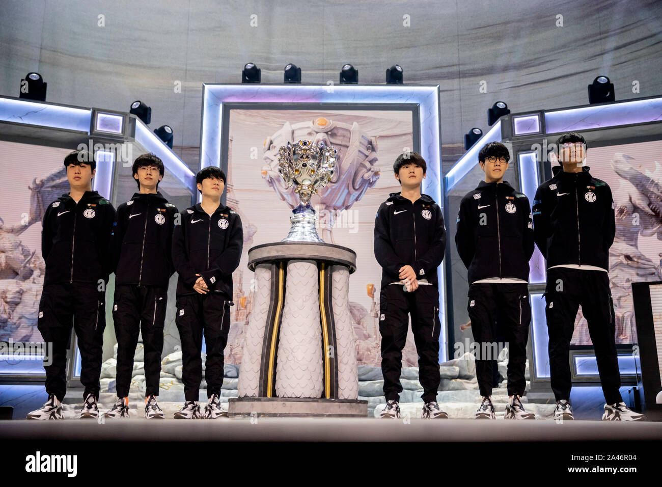 Berlin, Germany. 12th Oct, 2019. The members of the e-sports team Invictus Gaming (IG) Lee 'Duke' Ho-seong (l-r) from South Korea, Wang 'Baolan' Liu-Yi from China, song 'Rookie' Eui-jin from South Korea, Yu 'JackeyLove' Wen-Bo from China, Kang 'TheShy' Seun-kok from South Korea and Gao 'Ning' Zhen-Ning from China will be on stage next to the cup in the Verti Music Hall at the beginning of the group phase of the e-sport 'League of Legends' World Championship. Credit: Christoph Soeder/dpa/Alamy Live News Stock Photo