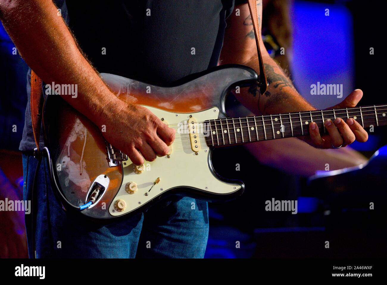 Pedal steel guitar hires stock photography and images Alamy