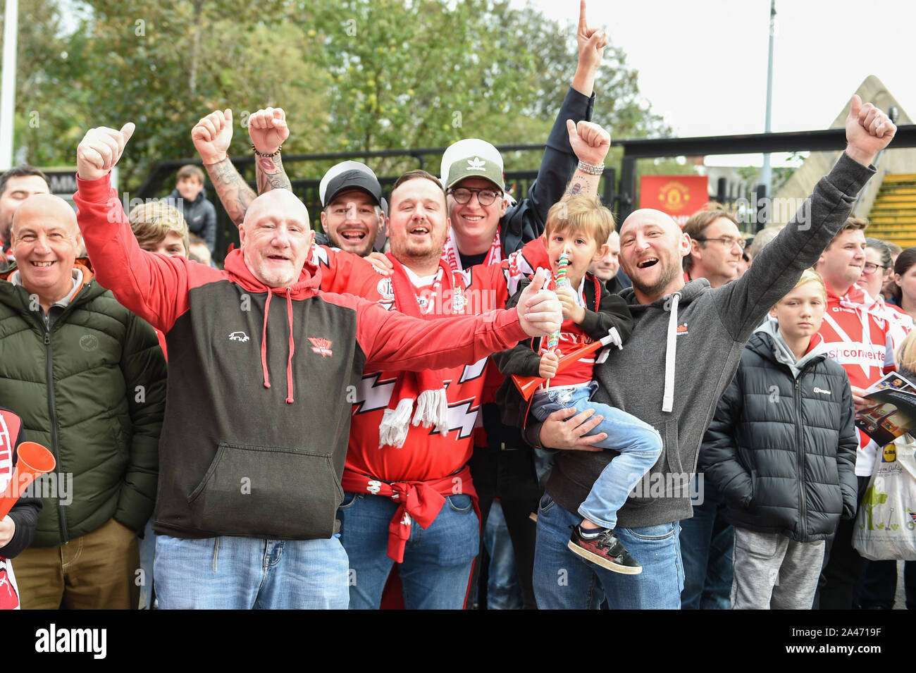 The red devils fans hi-res stock photography and images - Alamy