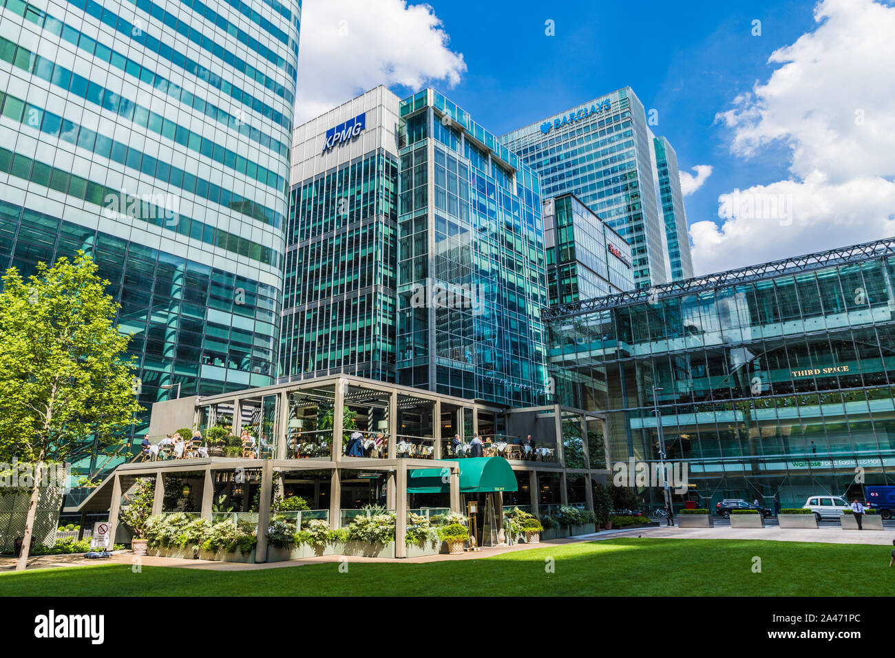 Kpmg canary wharf hi-res stock photography and images - Alamy