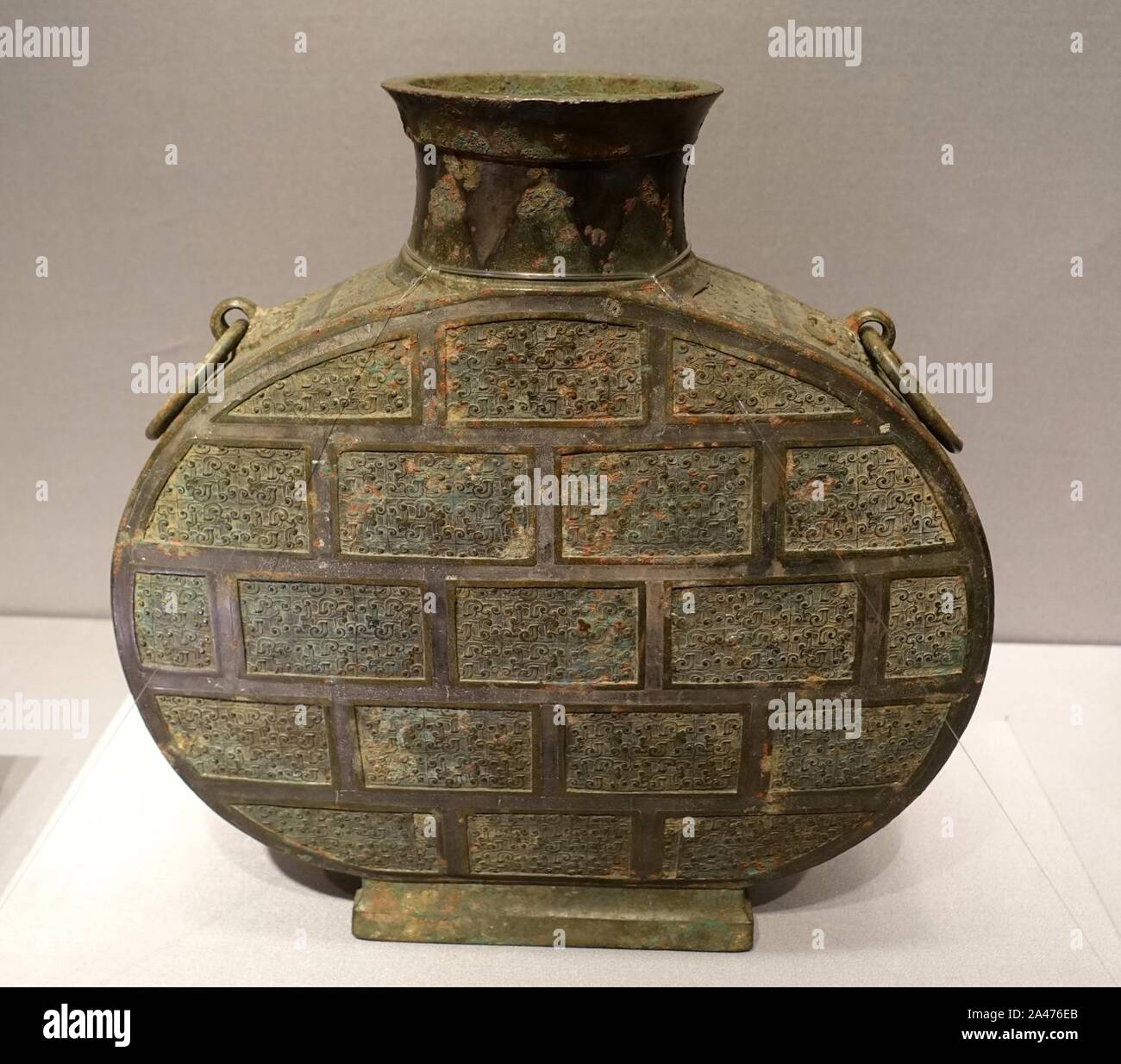 Flat hu wine vessel with feather design, China, Warring States period, 4th-3rd century BC, bronze Stock Photo