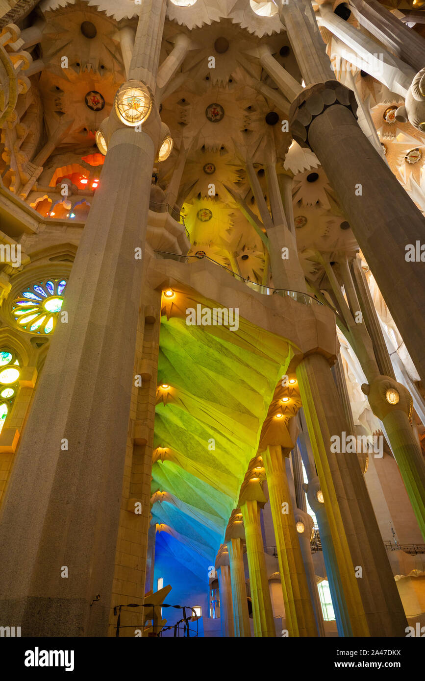 Interior of the La Sagrada Familia Stock Photo - Alamy
