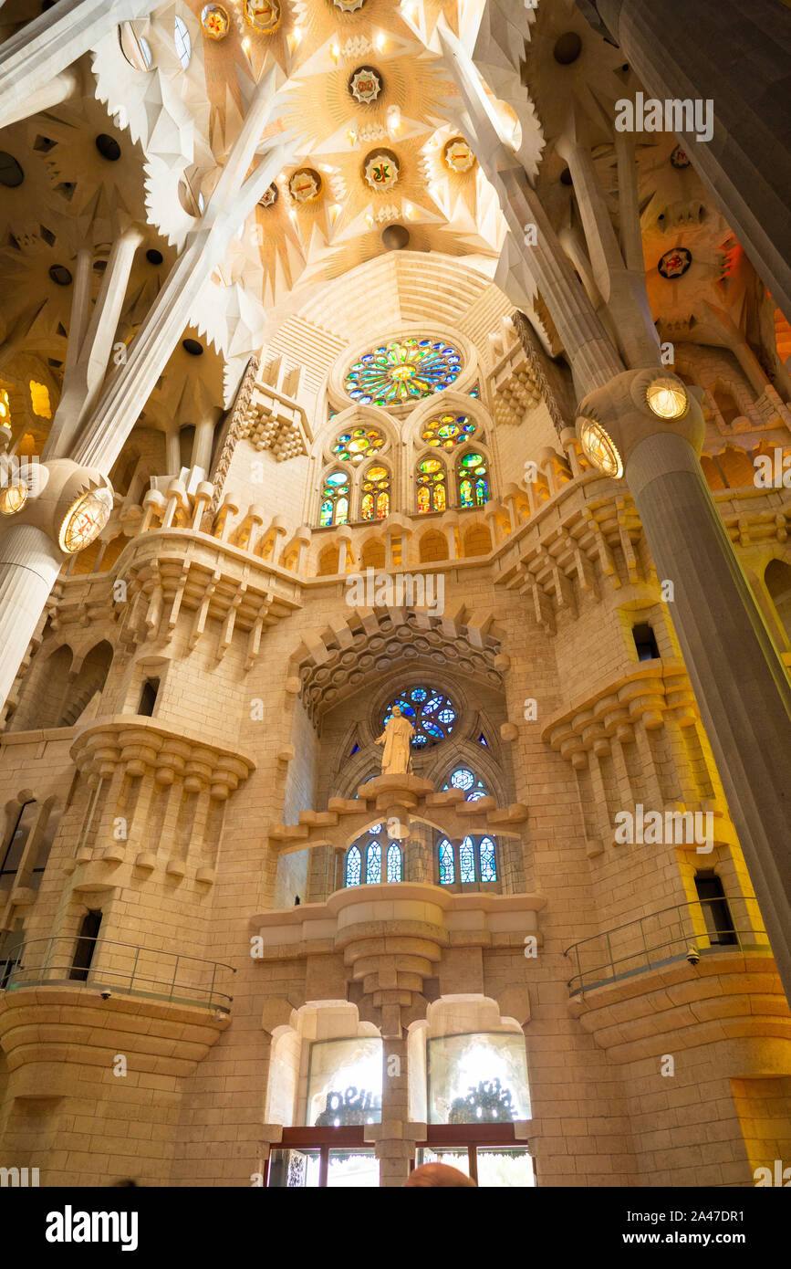 Interior of the La Sagrada Familia Stock Photo - Alamy