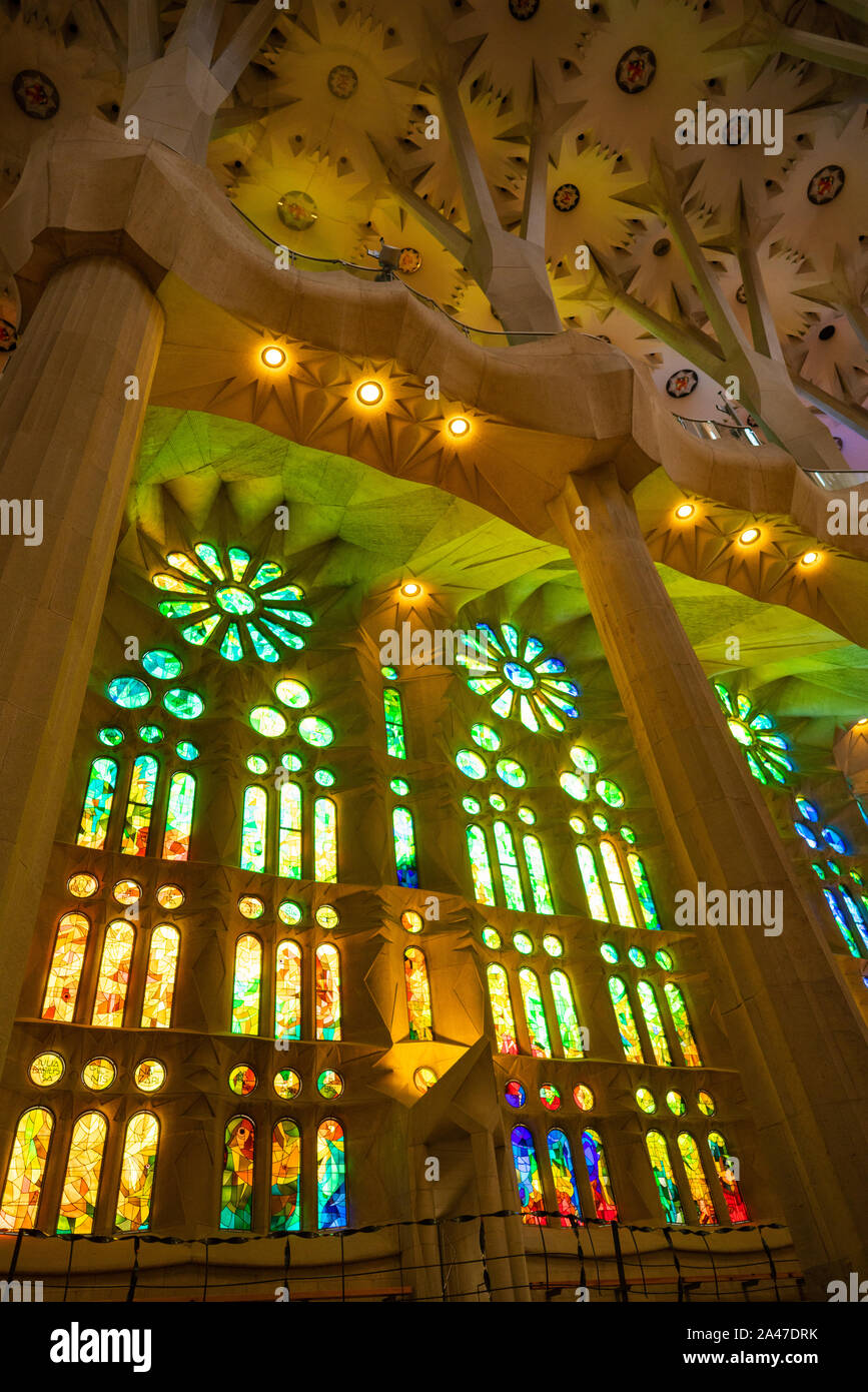Interior of the La Sagrada Familia Stock Photo - Alamy