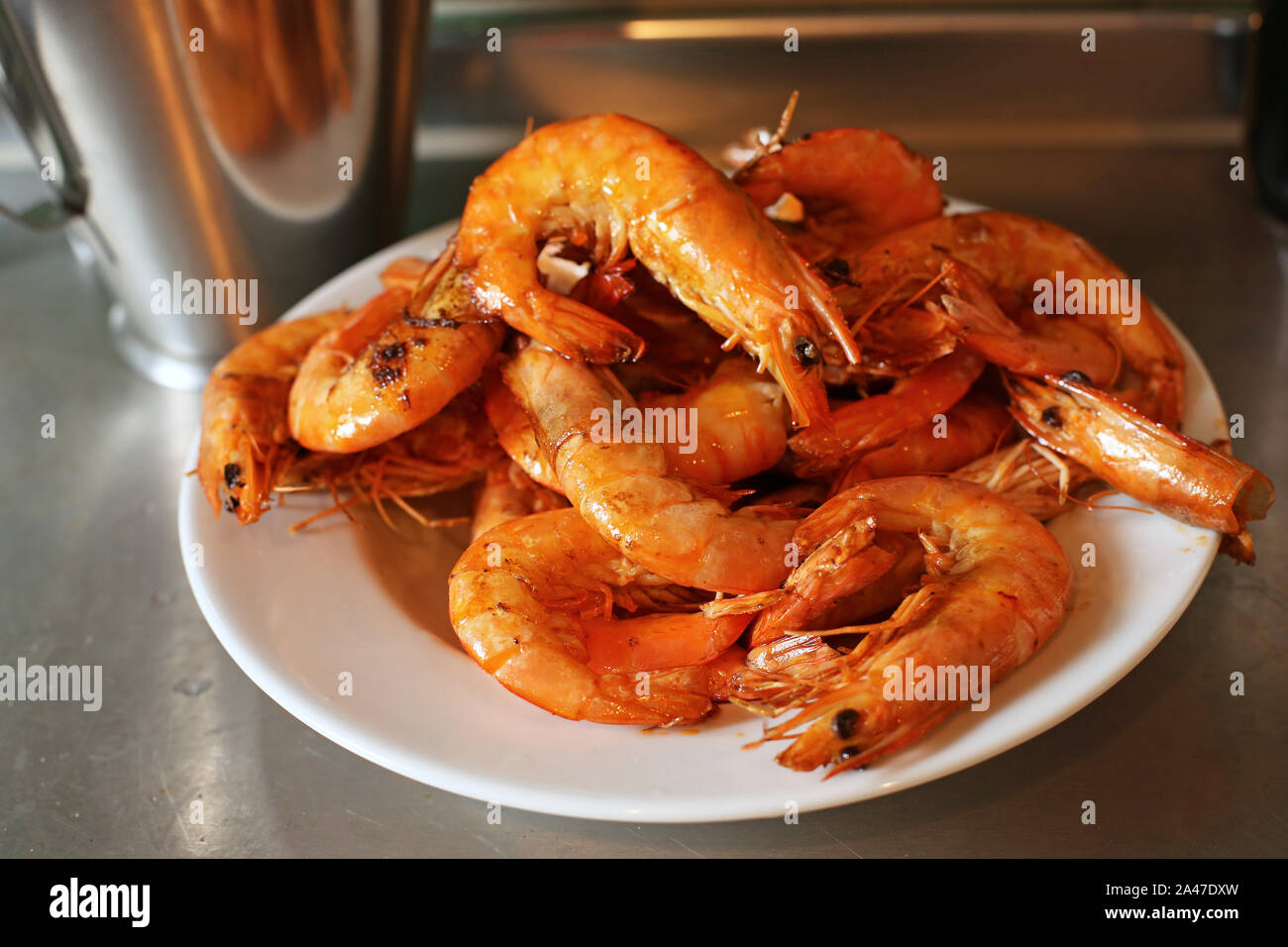 Cooking fresh shrimps hires stock photography and images Alamy