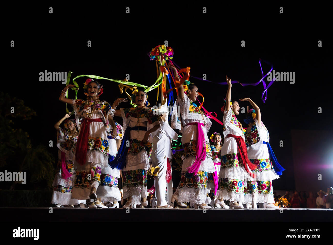 Merida, Mexico 28 Oktober 2018 Traditional Mexican ribbon dance, la