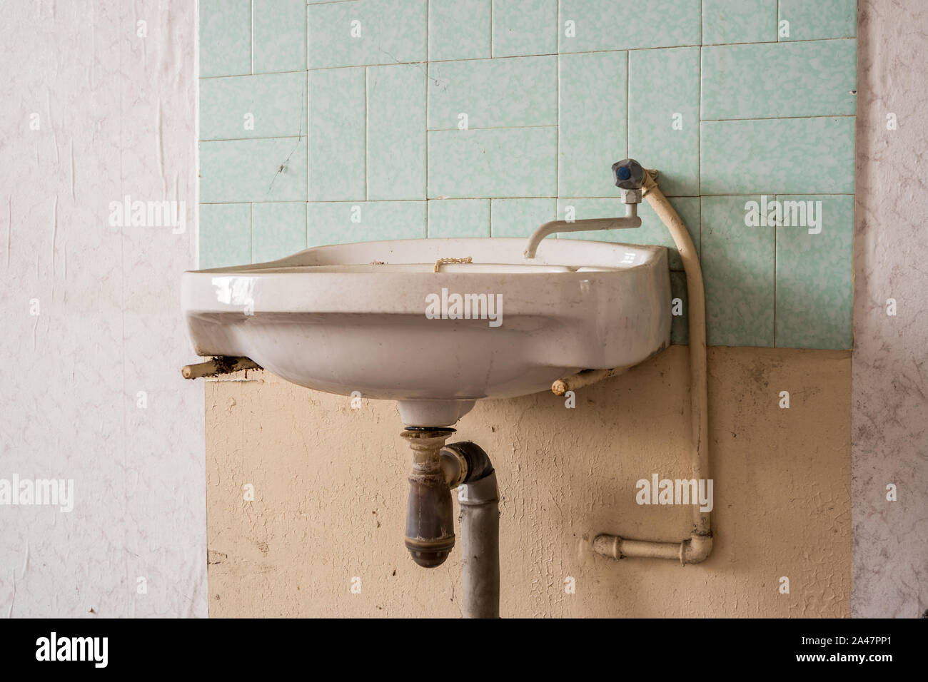 Old wash basin in the bathroom Stock Photo Alamy