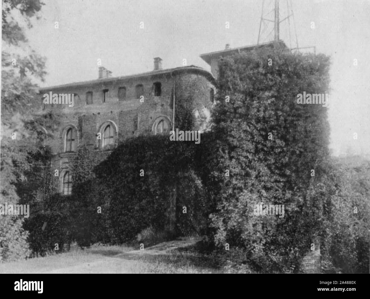 Fig 120, castello di barengo, fianco terza porta, p205, foto nigra