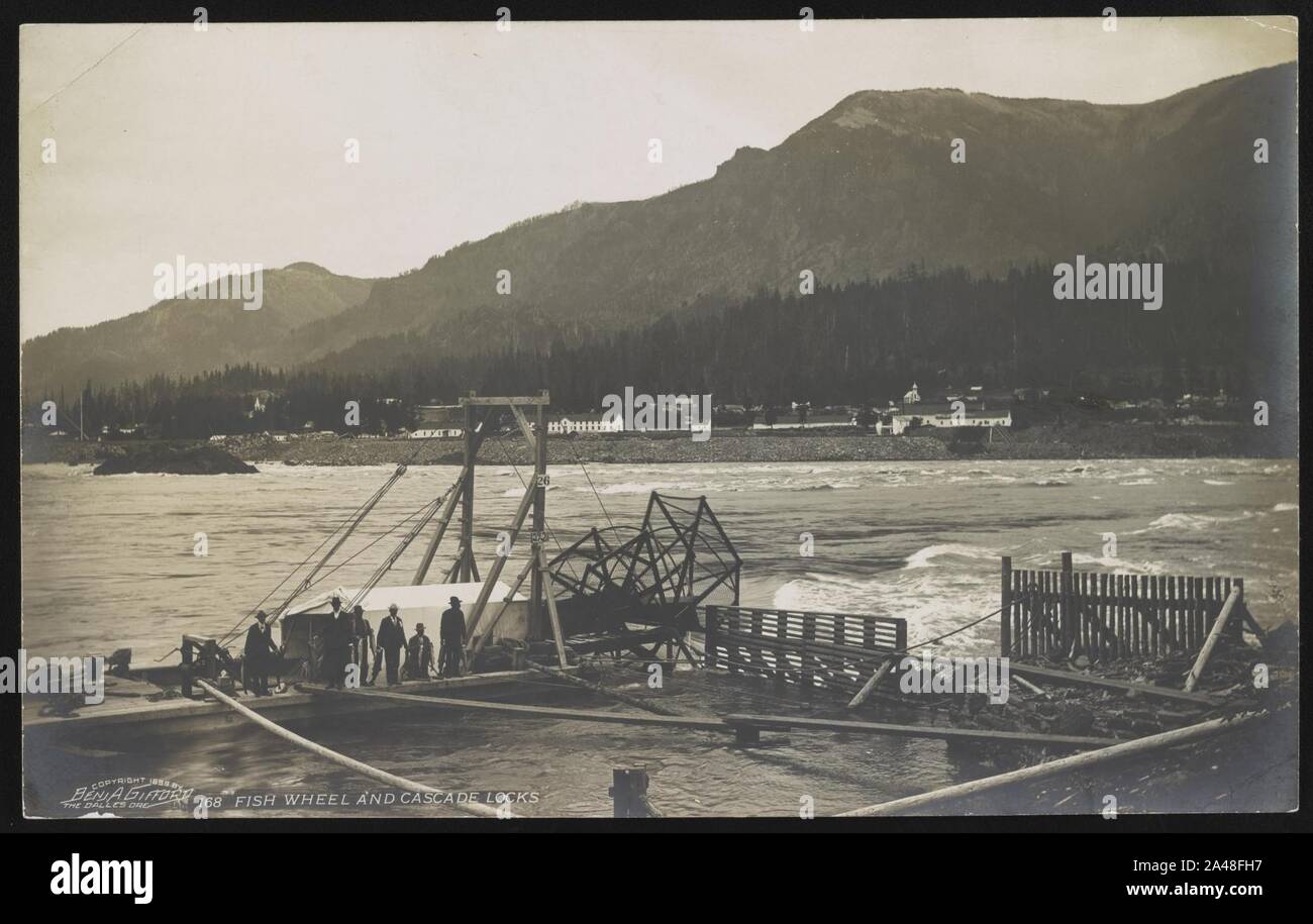 Fish wheel and Cascade Locks Stock Photo Alamy