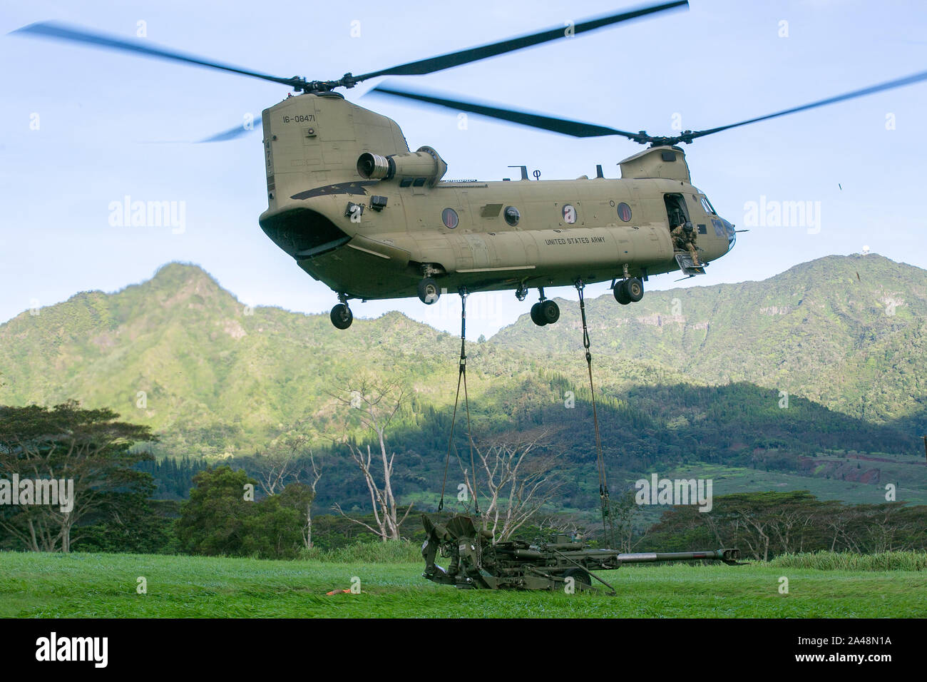 U.S. Army CH-47 Chinook helicopter assigned to 3rd Battalion, 25th Aviation Regiment provides air and troop lift capability during a live-fire air assault artillery raid on Schofield Barracks, Hawaii, October 10, 2019. The 25th Combat Aviation Brigade worked alongside Charlie Battery, 2nd Battalion, 11th Field Artillery Regiment on the first live-fire air assault of M777 Howitzers ever conducted on the island of Oahu. (U.S. Army photo by 1st Lt. Ryan DeBooy) Stock Photo