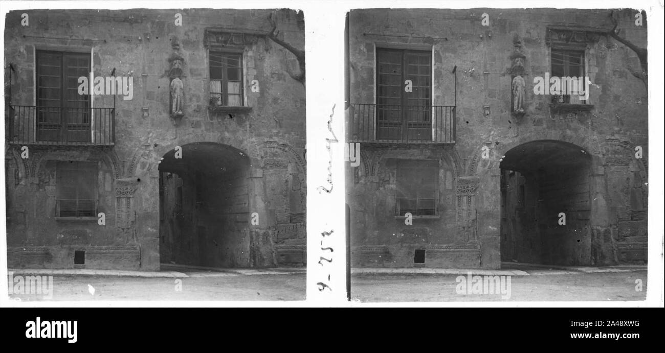 Façana de l ' antic hospital de Tarragona Stock Photo Alamy