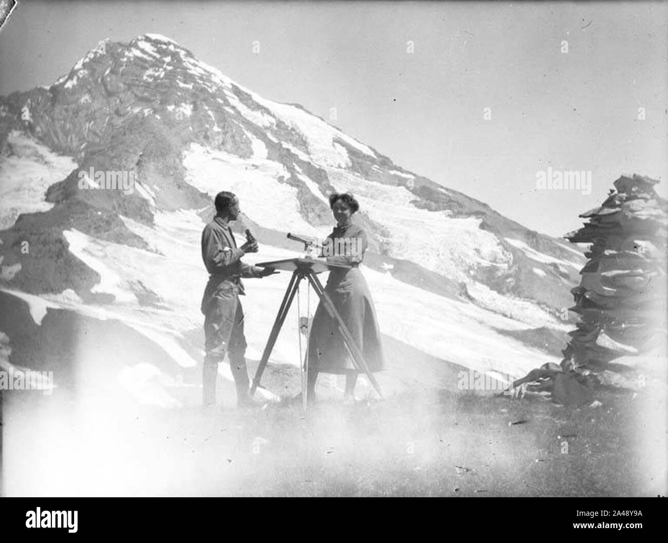 FE Matthes with Edith Matthes and ER Lehndorff on Pyramid Peak Mt Rainier August 1911 (WASTATE 2314). Stock Photo