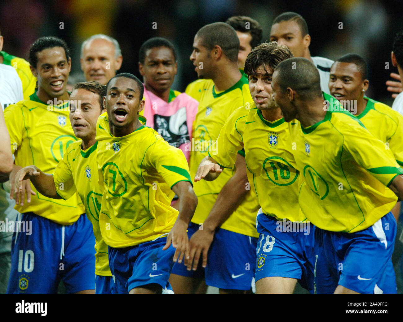 Waldstadion Frankfurt Germany, 29.06.2005, Football:  FIFA Confederations Cup Final Argentina (ARG, blue) vs Brazil (BRA, yellow) 1:4; from left: RONALDINHO, LEO, ROBINHO, KAKA, GILBERTO SILVA  (BRA) Stock Photo