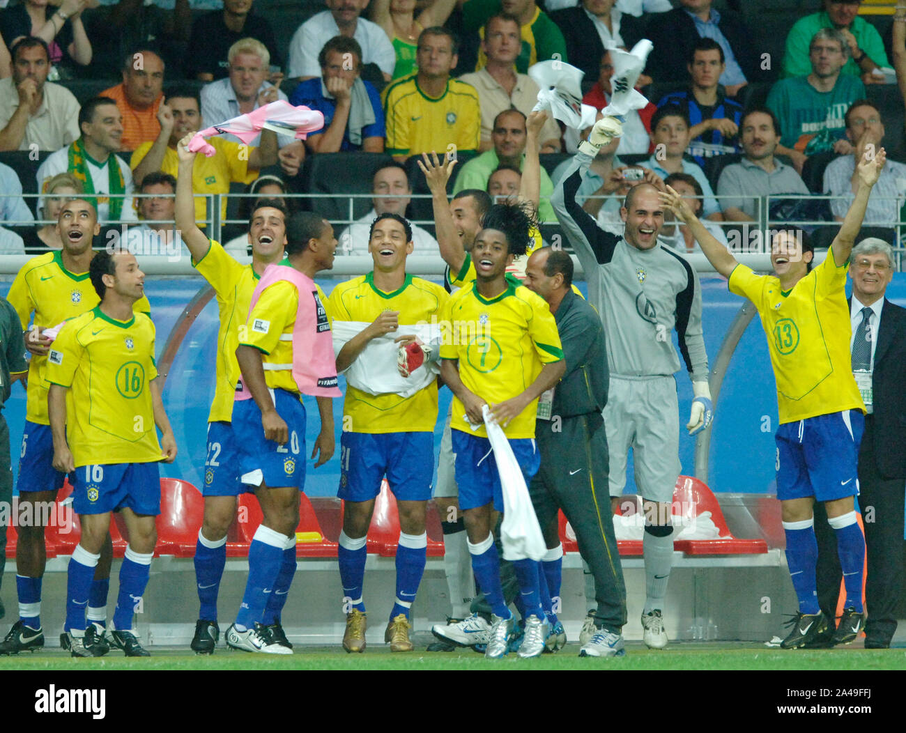 Waldstadion Frankfurt Germany 29 06 05 Football Fifa Confederations Cup Final Argentina Arg Blue Vs Brazil Bra Yellow 1 4 Players On The Brazilian Bench Celebrate Long Before The End Of The Match Stock Photo Alamy