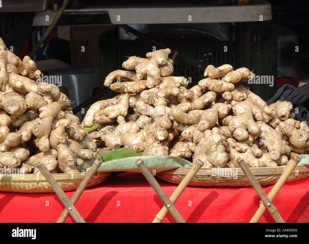Fully grown ginger roots for sale at a market stall Stock Photo - Alamy