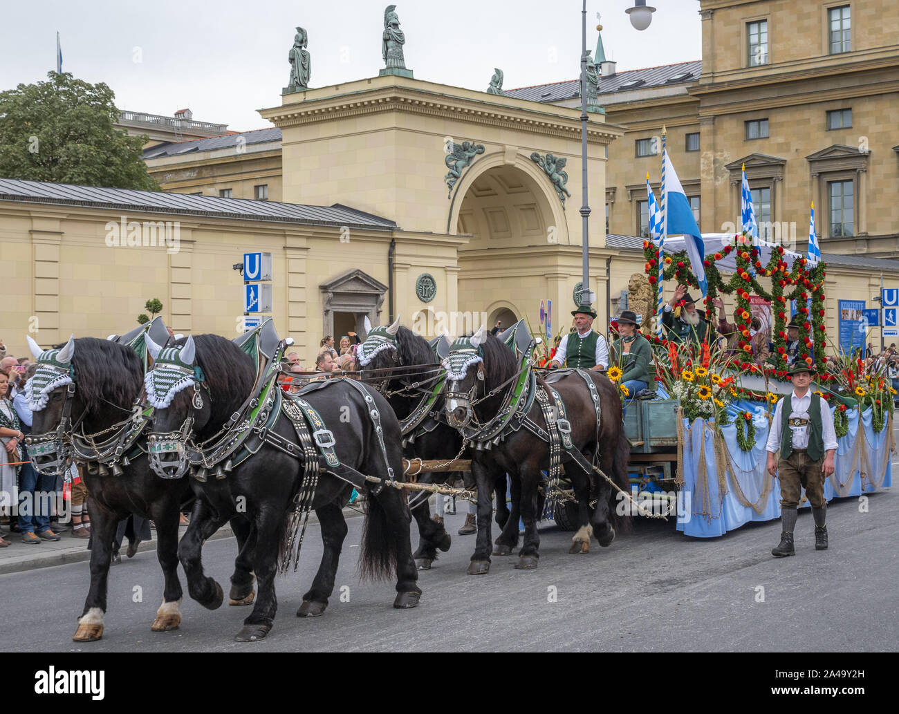 Oktoberfest Parade Horse High Resolution Stock Photography And Images Alamy