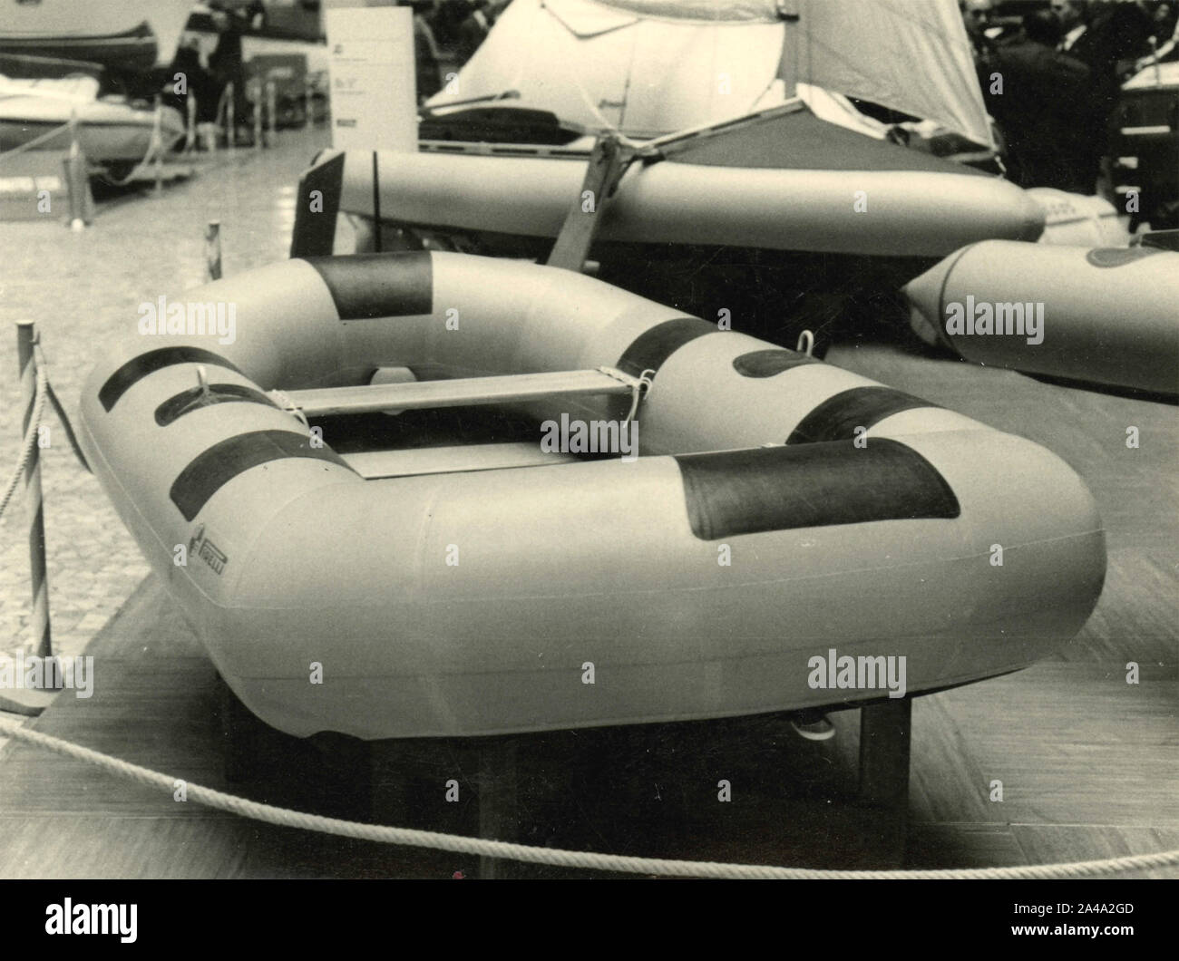 Rubber Dinghy High Resolution Stock Photography and Images Alamy