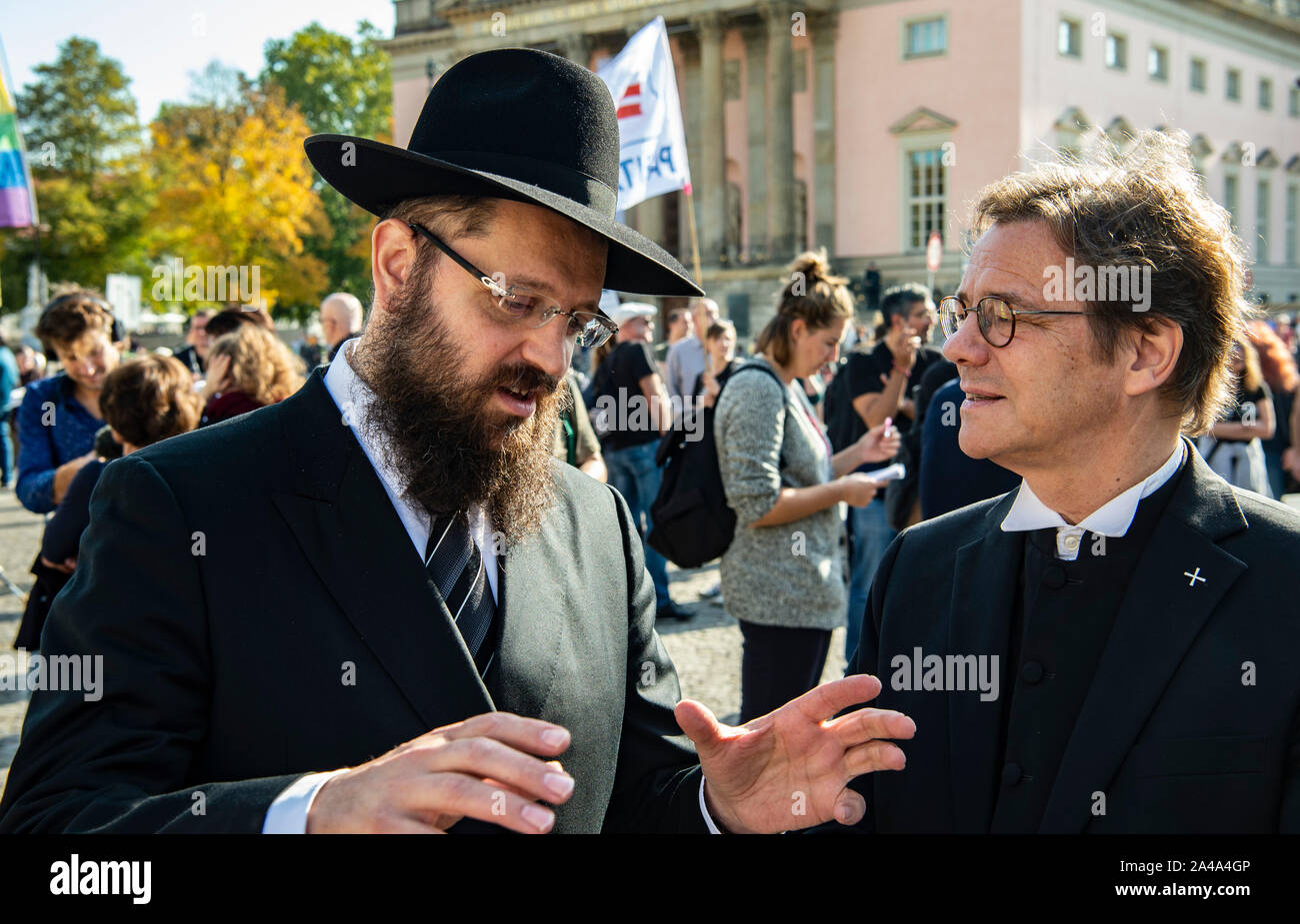 Berlin, Germany. 13th Oct, 2019. Yehuda Teichtal (l), parish abbot of ...