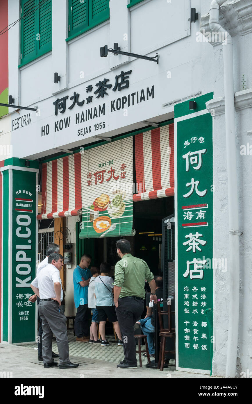 KL ,Malaysia - Oct 9,2019 : People can seen queuing in front of the Ho Kow Hainam Kopitiam. It is a decades old traditional Hainanese coffee shop whic Stock Photo