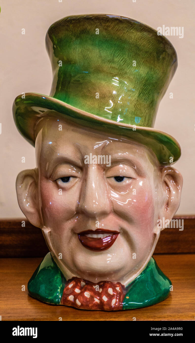 Man wearing top hat isolated hi-res stock photography and images - Alamy